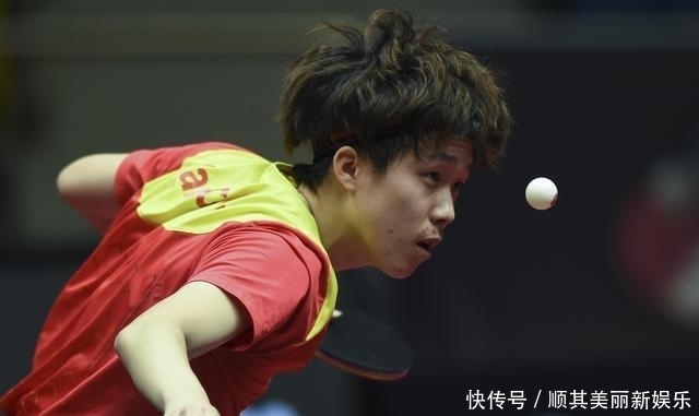 其他队员围 其他队员围