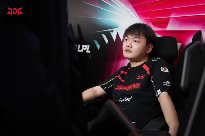 他抓下关键 他抓下关键